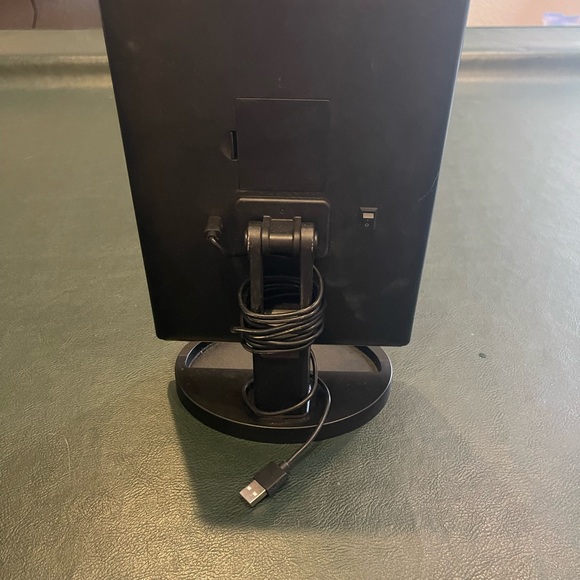 Willy makeup mirror with usb . EUC. - Picture 3 of 3